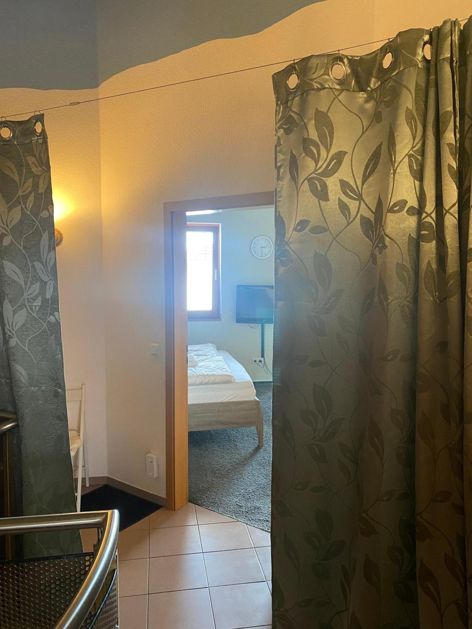 Maisonette-Ferienzimmer Am Backhausgarten Flonheim Eksteriør bilde